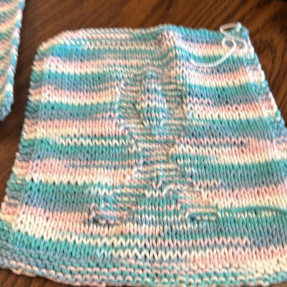 2 Hand knit dish cloths. - Picture 2 of 5